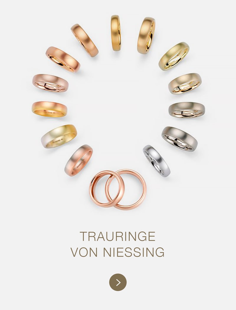 Eine kreisförmige Anordnung von goldenen, roségoldenen und silbernen Niessing Trauringen mit zwei ineinandergreifenden Ringen in der Mitte. Darunter steht der Text "Trauringe von Niessing" auf weißem Grund.