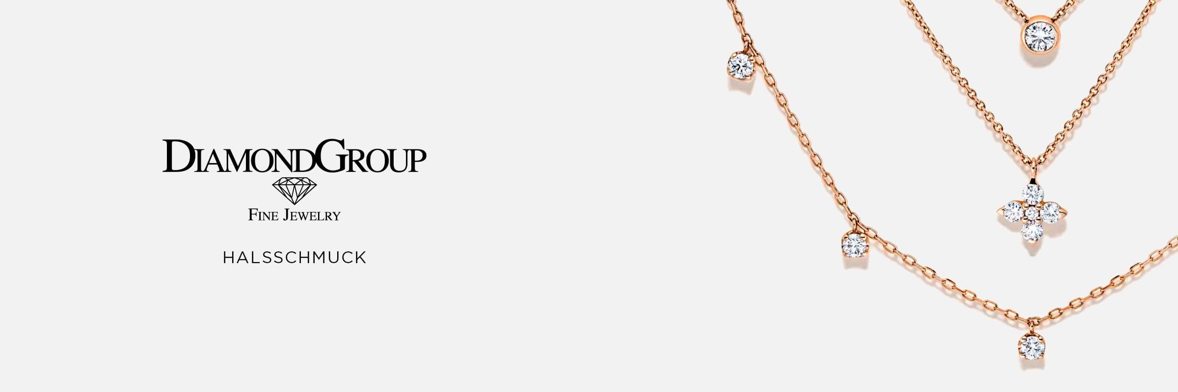 2025 © Diamond Group Auf der rechten Seite glänzen roségoldene Halsketten mit Diamantanhängern, während auf der linken Seite der Schriftzug "DiamondGroup Fine Jewelry" und "Halsschmuck" auf weißem Hintergrund zu sehen ist.