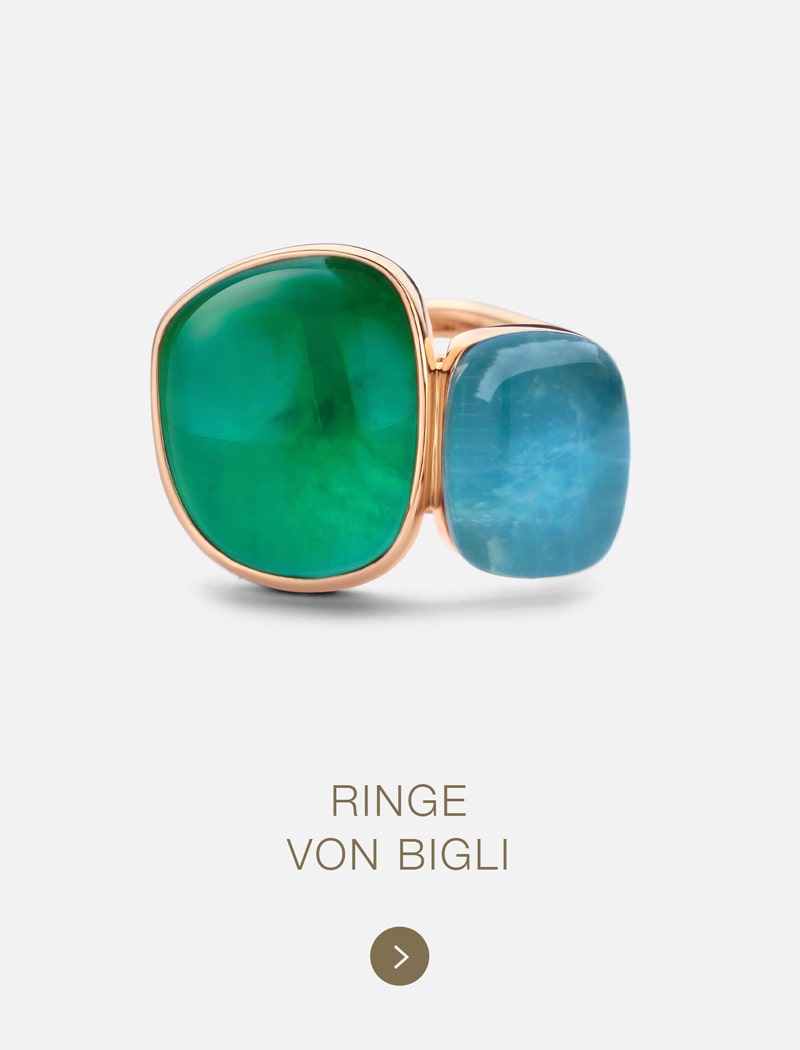 Ein Goldring von Bigli mit zwei großen Steinen im Kissenschliff - ein leuchtend grüner und ein hellblauer - nebeneinander auf weißem Grund mit der Aufschrift "RINGE VON BIGLI" darunter.