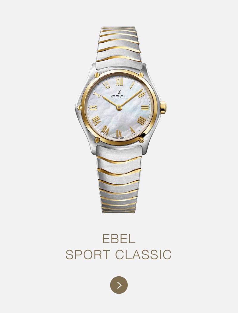 Eine elegante, zweifarbige Ebel Sport Classic Uhr mit gewelltem Silber- und Goldarmband, weißem Perlmuttzifferblatt und goldenen römischen Ziffern auf hellem Grund.