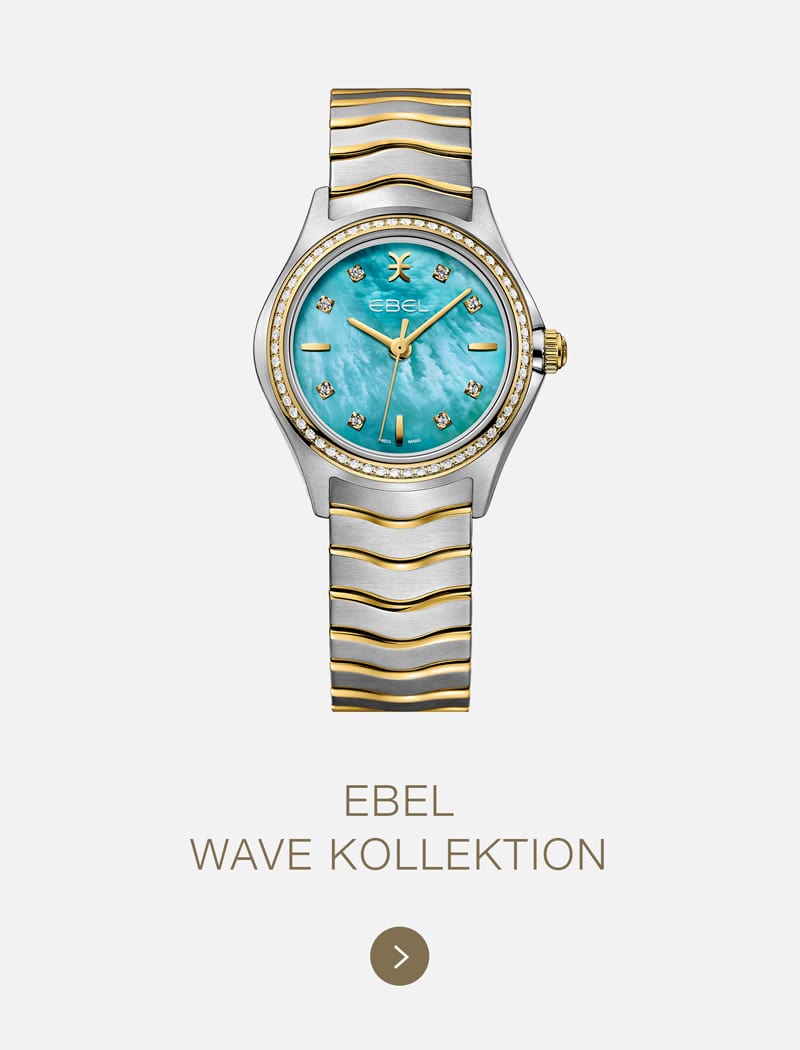 Eine luxuriöse Ebel-Uhr mit einem blauen Perlmuttzifferblatt, goldenen Indexen und einem zweifarbigen silbernen und goldenen Armband mit Wellenmuster. Der Text darunter lautet "EBEL WAVE KOLLEKTION" und verkörpert die zeitlose Eleganz der Ebel Handwerkskunst.