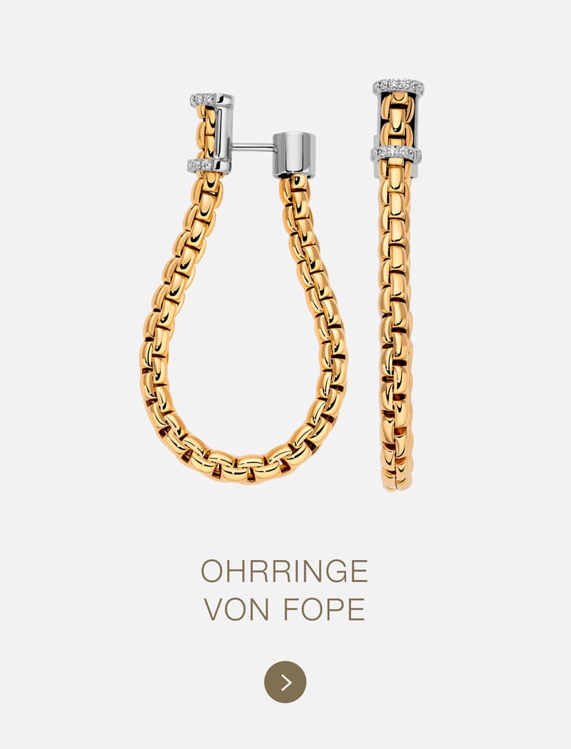 Goldketten-Ohrringe von Fope mit Diamanten an der Spitze, die vertikal vor einem hellen Hintergrund angebracht sind. Der Text darunter lautet "OHRRINGE VON FOPE.