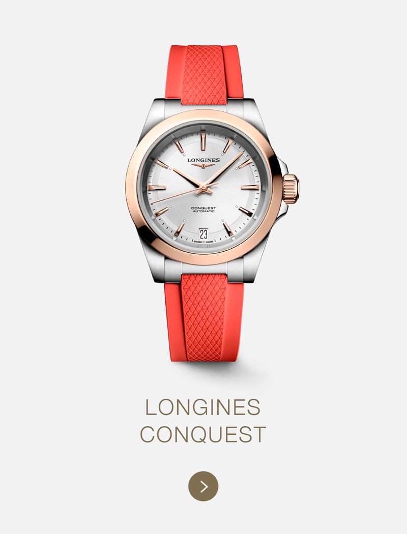 Eine LONGINES Conquest Uhr mit roségoldenem und silbernem Gehäuse, weißem Zifferblatt, Datumsanzeige und rotem Strukturarmband wird auf einem hellen Hintergrund mit dem Text "LONGINES CONQUEST" darunter dargestellt.