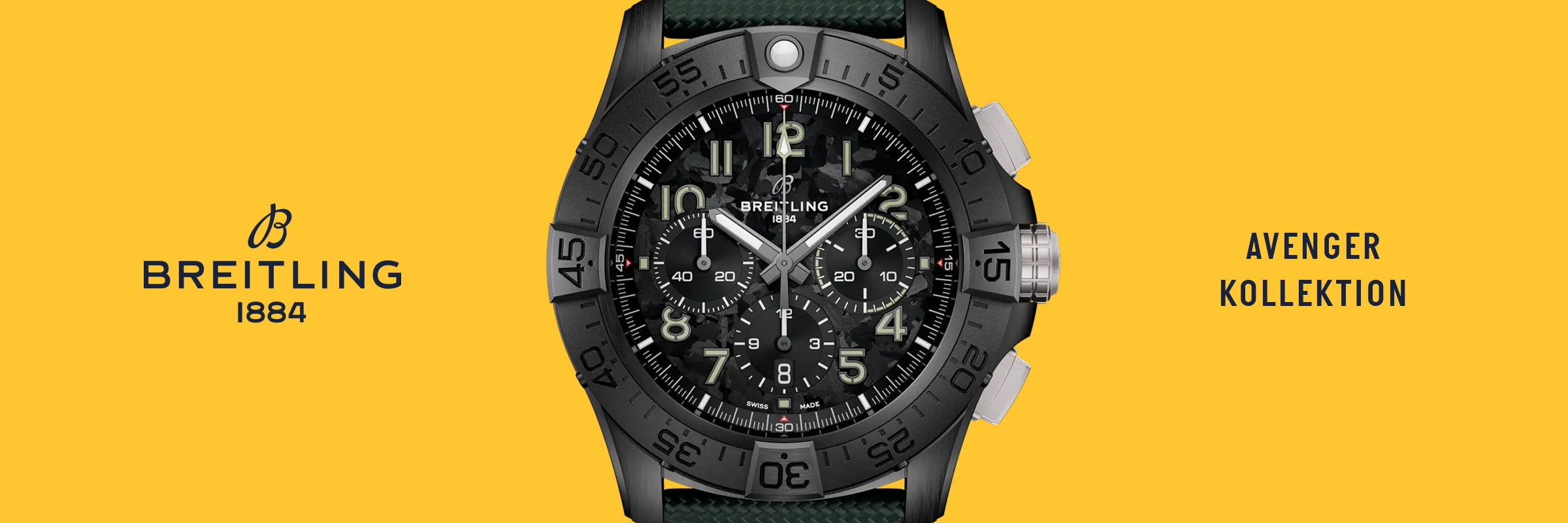 Eine Nahaufnahme einer schwarzen Breitling Avenger Chronographenuhr mit Tarnmuster-Zifferblatt auf gelbem Hintergrund. Links steht "BREITLING 1884", rechts hebt "AVENGER KOLLEKTION" die leistungsstarke Breitling Avenger hervor.