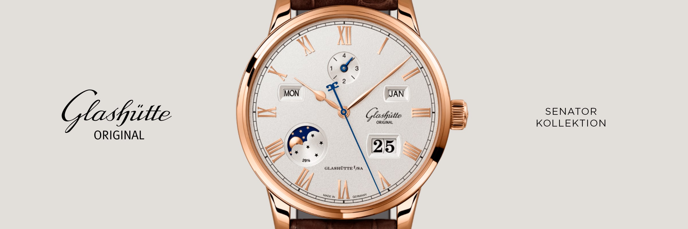 Eine luxuriöse Glashütte Original Uhr aus der Senator Kollektion mit weißem Zifferblatt, roségoldenem Gehäuse, römischen Ziffern, braunem Lederarmband und Funktionen wie Tag, Datum, Monat, Gangreserve und Mondphasenanzeige.