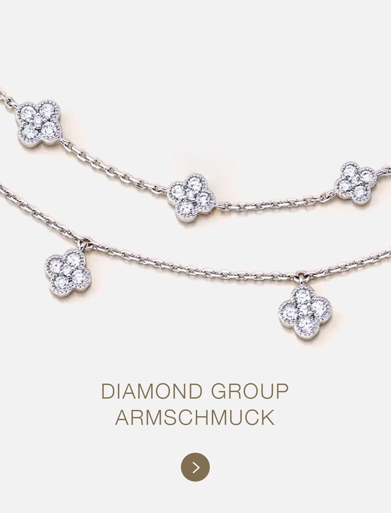 Zwei Silberarmbänder mit blumenförmigen Diamantanhängern auf hellem Hintergrund. Darunter hebt "DIAMOND GROUP ARMSCHMUCK" die Eleganz der DiamondGroup-Schmuckstücke hervor, mit einem kleinen Pfeilsymbol darunter.