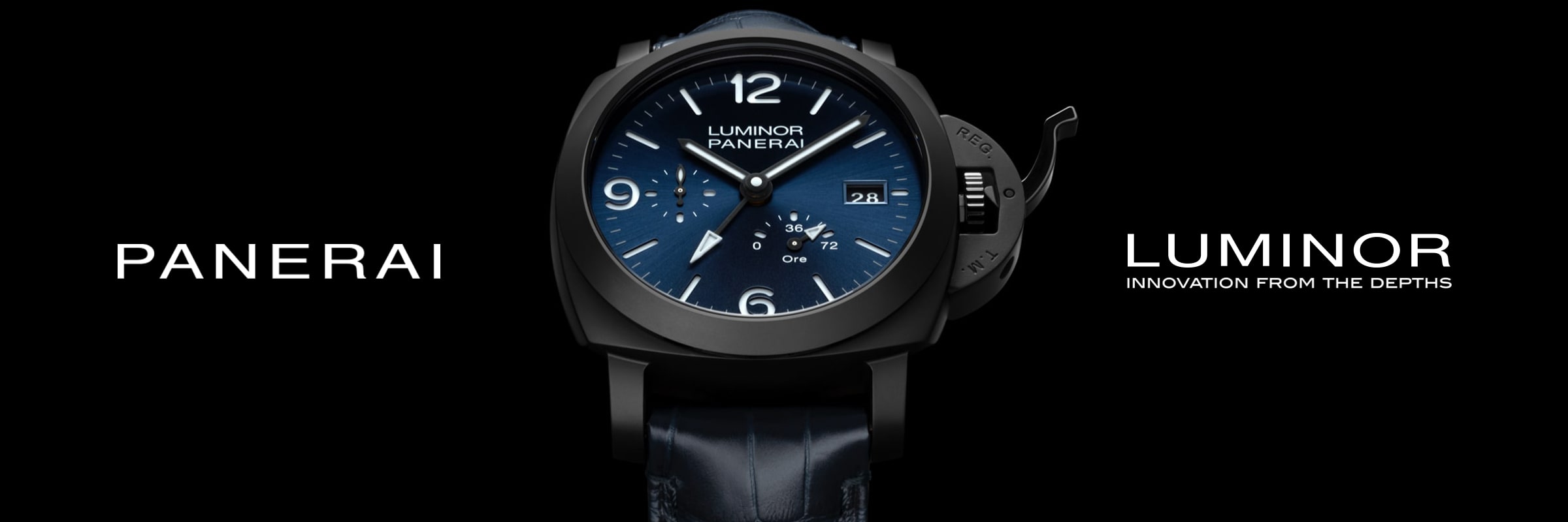 Eine Panerai Luminor Kollektion Uhr mit blauem Zifferblatt und Lederarmband ist auf schwarzem Hintergrund zentriert. Auf der linken Seite steht "PANERAI" und auf der rechten Seite "LUMINOR INNOVATION AUS DER TIEFE".